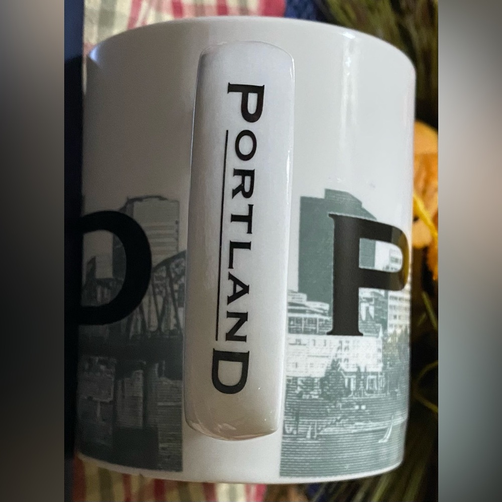 Starbucks Portland Barista Skyline Themed 16oz Mug 2002